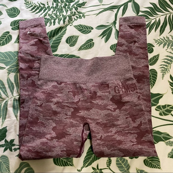 SOLD Gymshark Camo Leggings in Berry - Picture 2 of 9